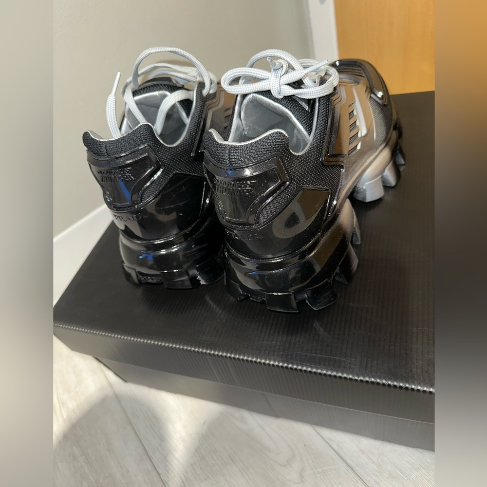 Prada cloudburst Black&Silver. Only worn once & size:9.5